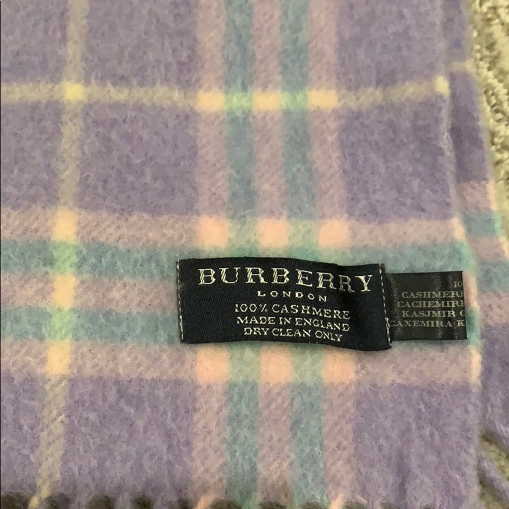 BURBERRY Cashmere Scarf - Picture 2 of 3